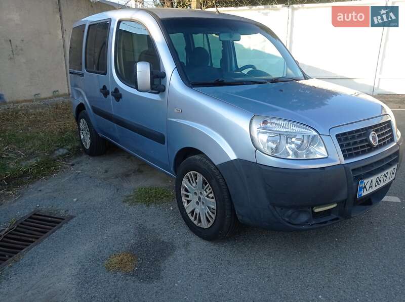 Минивэн Fiat Doblo 2008 в Киеве