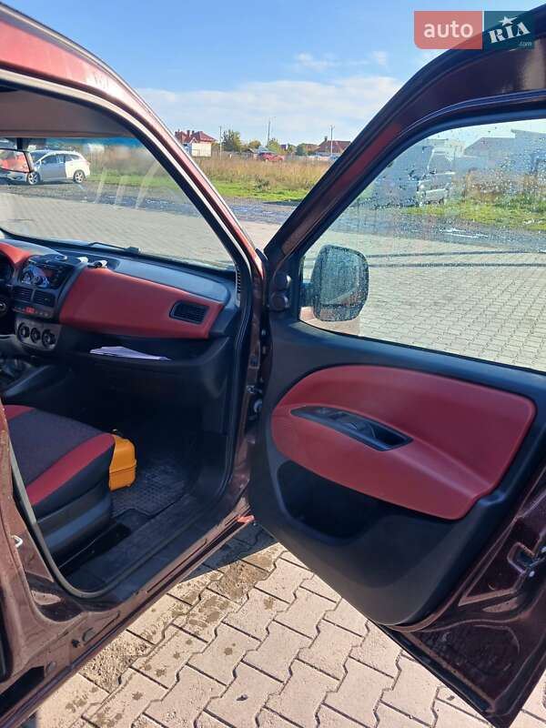 Вантажний фургон Fiat Doblo 2012 в Луцьку