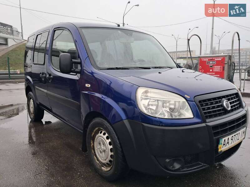 Минивэн Fiat Doblo 2008 в Киеве