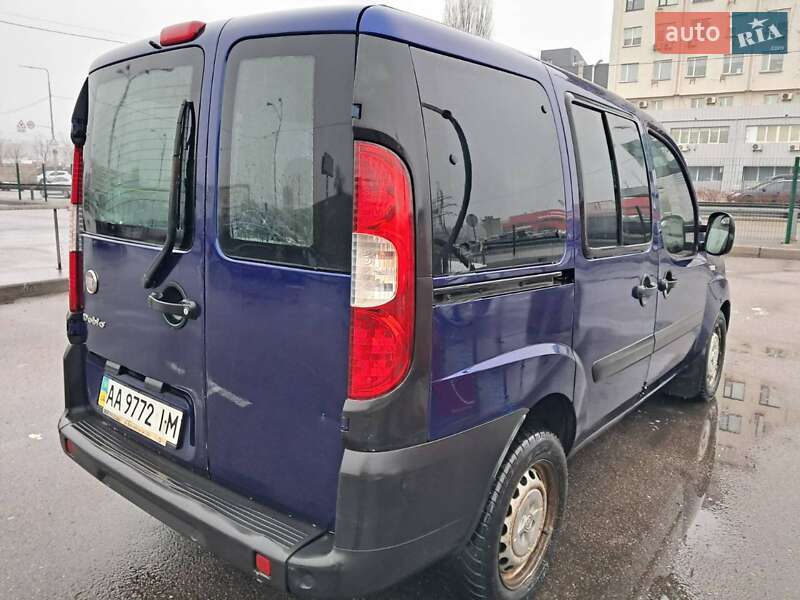 Минивэн Fiat Doblo 2008 в Киеве