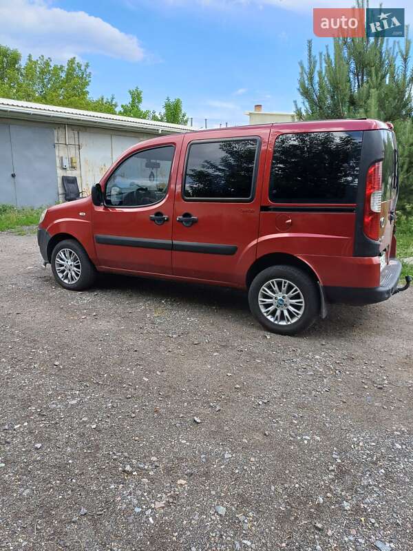 Минивэн Fiat Doblo 2009 в Киеве