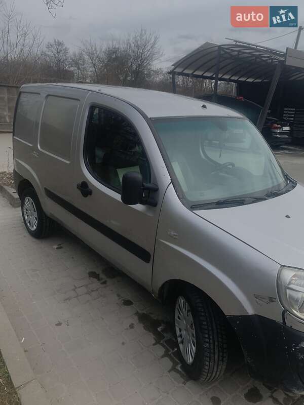 Вантажний фургон Fiat Doblo 2006 в Львові