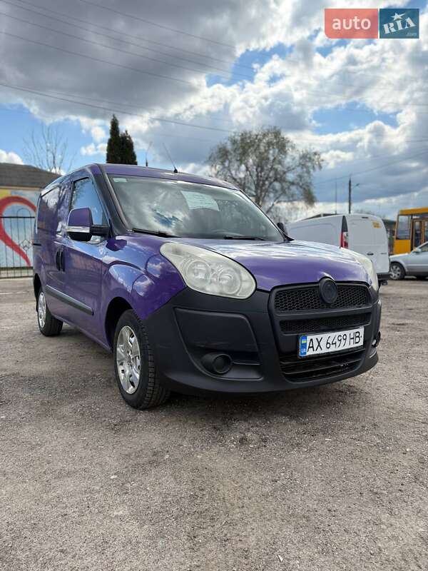 Вантажний фургон Fiat Doblo 2011 в Харкові