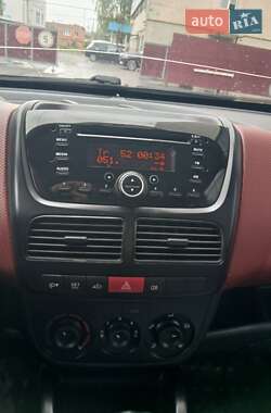 Вантажопасажирський фургон Fiat Doblo 2011 в 