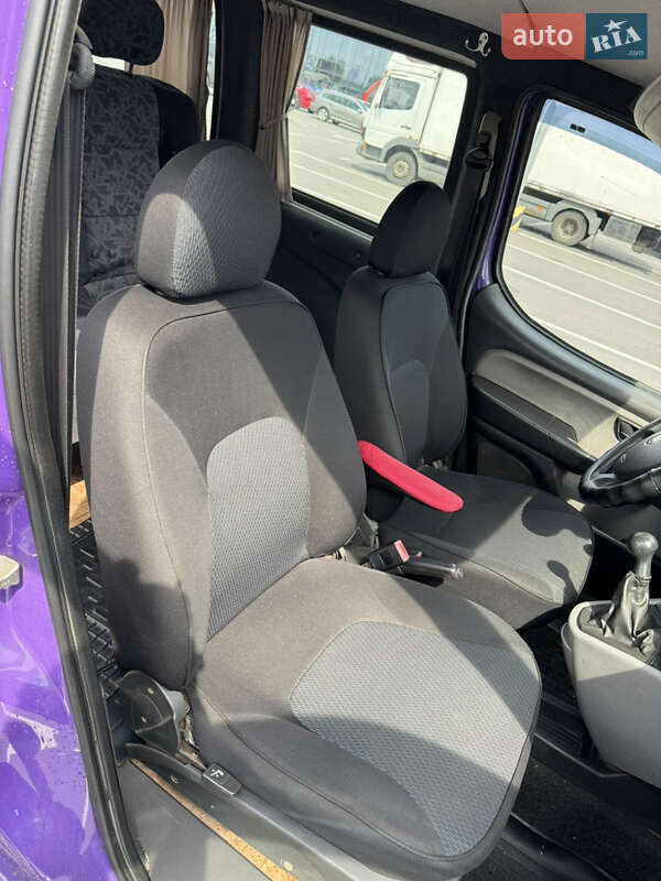 Минивэн Fiat Doblo 2008 в Киеве