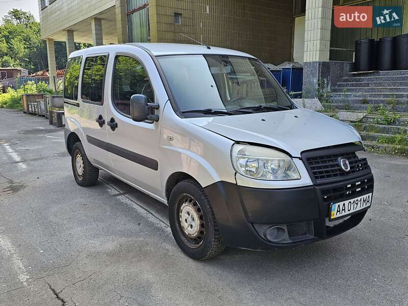 Минивэн Fiat Doblo 2011 в 