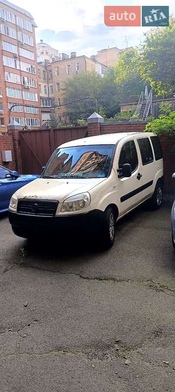 Минивэн Fiat Doblo 2008 в Киеве