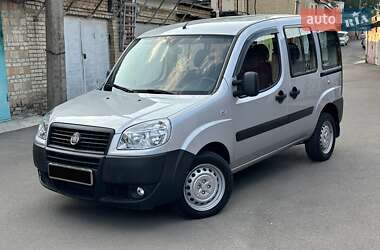 Минивэн Fiat Doblo 2011 в Киеве