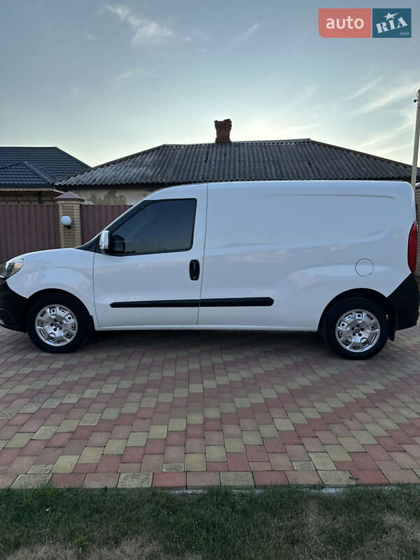 Вантажний фургон Fiat Doblo 2016 в Охтирці