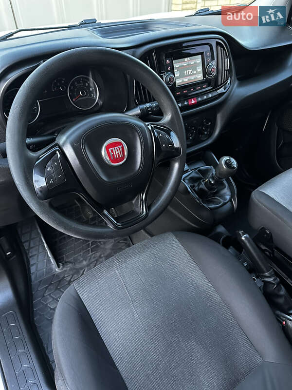 Вантажний фургон Fiat Doblo 2016 в Охтирці