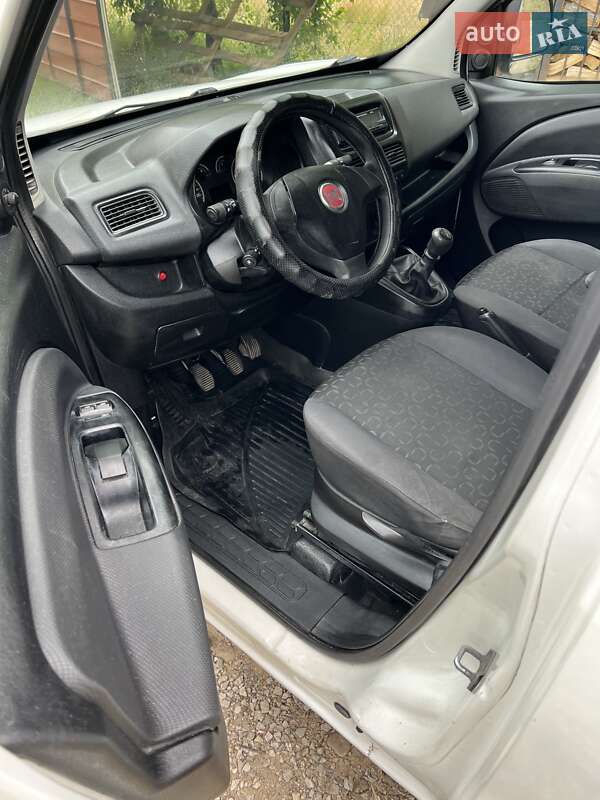 Вантажний фургон Fiat Doblo 2010 в Івано-Франківську