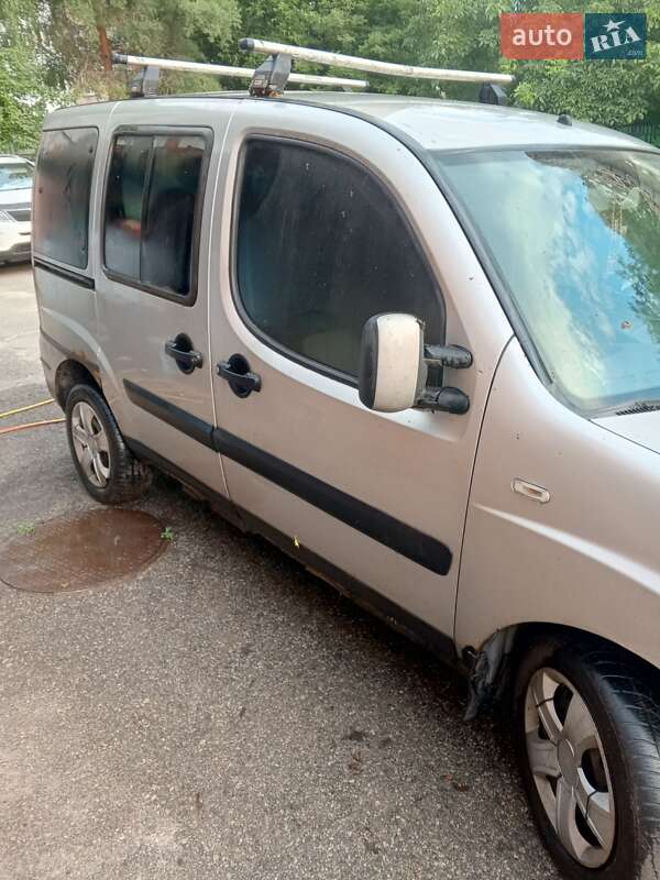 Минивэн Fiat Doblo 2007 в Киеве