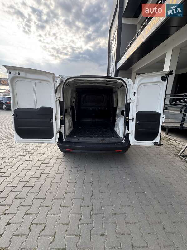 Грузовой фургон Fiat Doblo 2012 в Черновцах