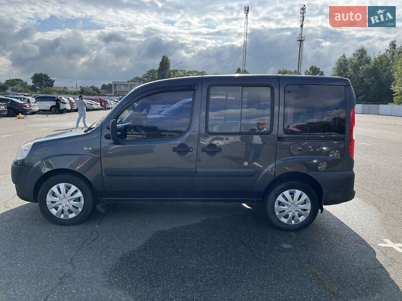 Мінівен Fiat Doblo 2011 в Києві
