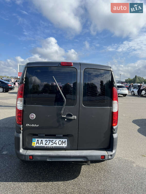 Мінівен Fiat Doblo 2011 в Києві
