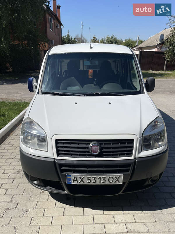 Минивэн Fiat Doblo 2011 в 