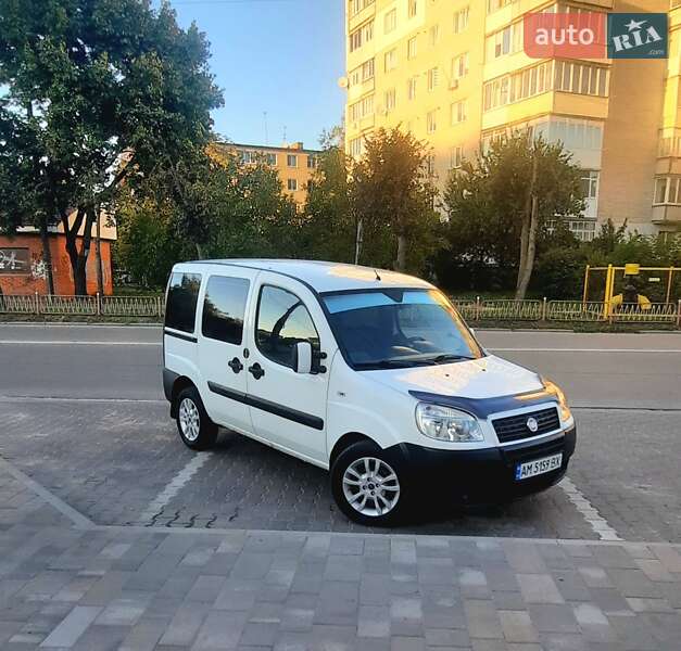 Минивэн Fiat Doblo 2010 в 