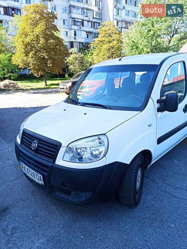 Минивэн Fiat Doblo 2013 в Киеве