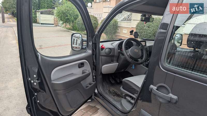 Минивэн Fiat Doblo 2008 в Киеве