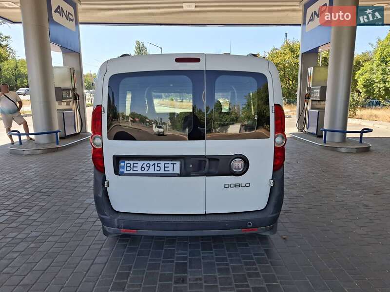 Минивэн Fiat Doblo 2010 в Николаеве