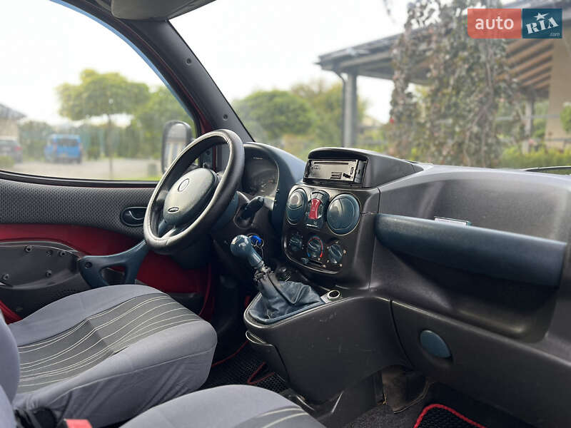 Минивэн Fiat Doblo 2001 в Жовкве