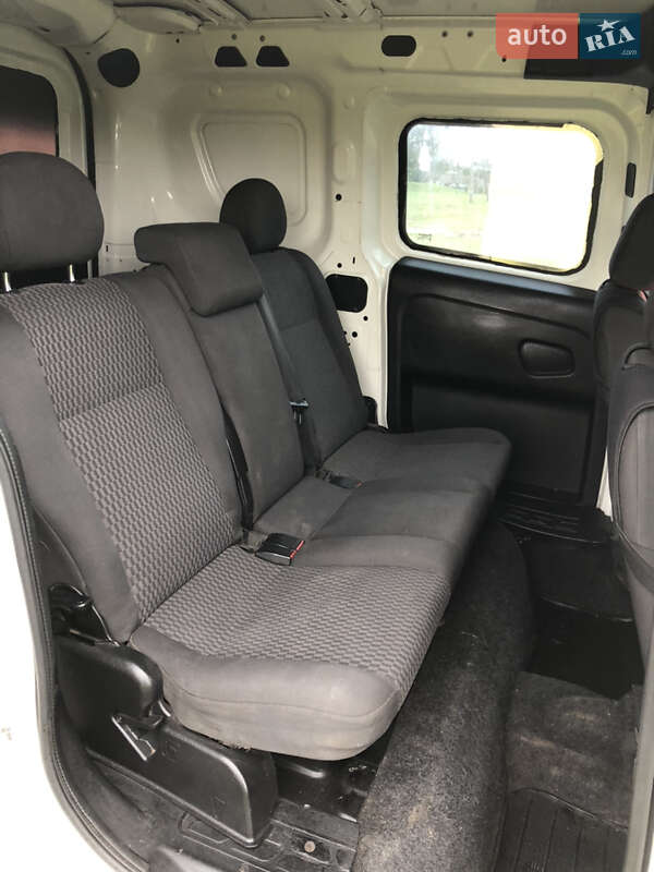 Грузопассажирский фургон Fiat Doblo 2010 в Ковеле