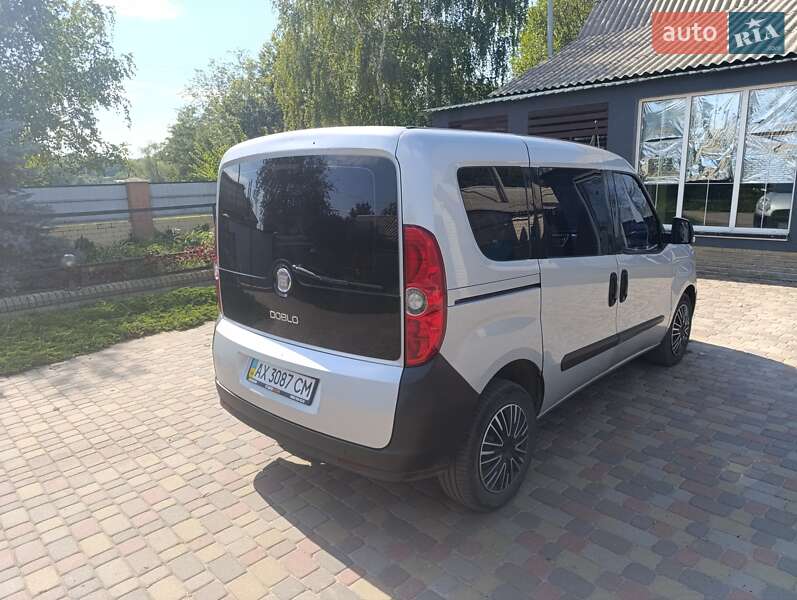 Минивэн Fiat Doblo 2011 в Зачепиловке