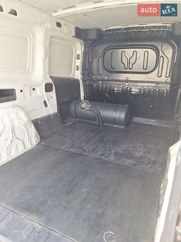Грузовой фургон Fiat Doblo 2012 в Киеве фото 9 Грузовой фургон Fiat Doblo 2012 в Киеве