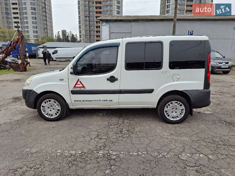 Минивэн Fiat Doblo 2013 в Киеве