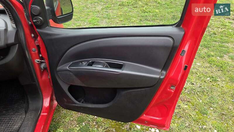 Вантажний фургон Fiat Doblo 2012 в Тернополі