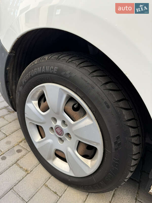 Вантажний фургон Fiat Doblo 2012 в Рівному