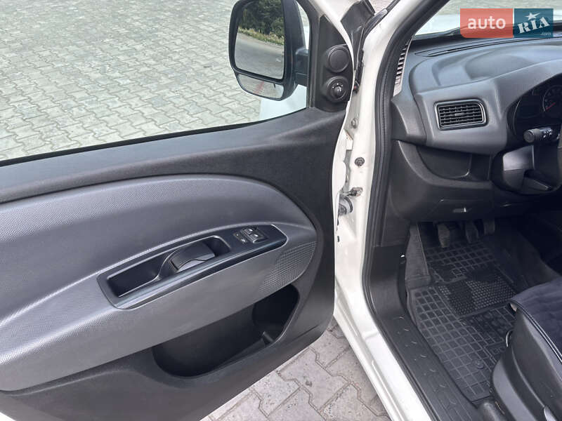 Минивэн Fiat Doblo 2011 в Ивано-Франково фото 18 Минивэн Fiat Doblo 2011 в Ивано-Франково