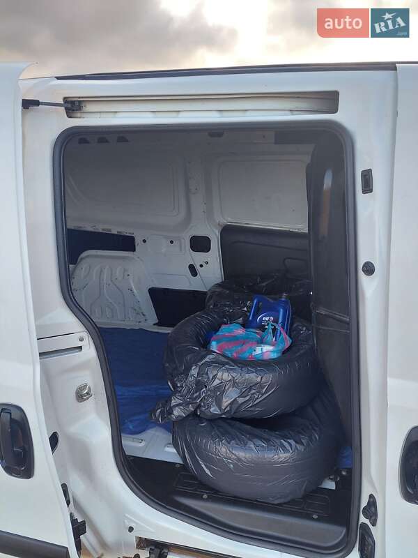 Грузовой фургон Fiat Doblo 2013 в Черновцах