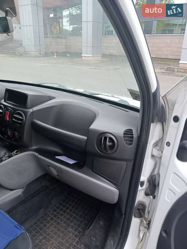 Мінівен Fiat Doblo 2006 в Києві фото 7 Мінівен Fiat Doblo 2006 в Києві