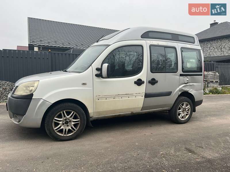 Минивэн Fiat Doblo 2008 в Киеве