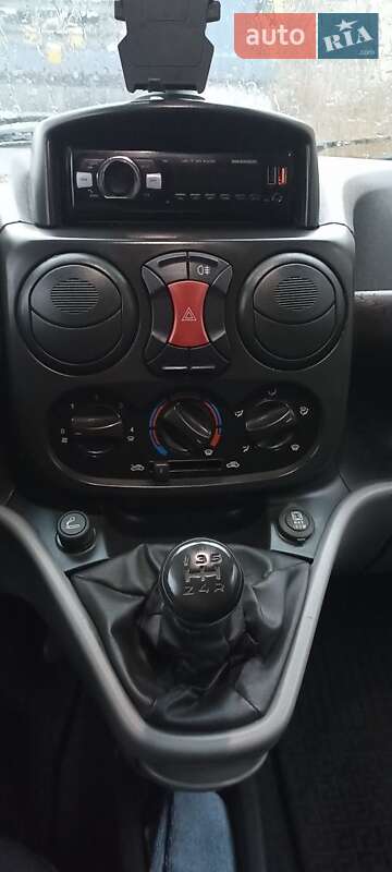 Вантажний фургон Fiat Doblo 2011 в Києві