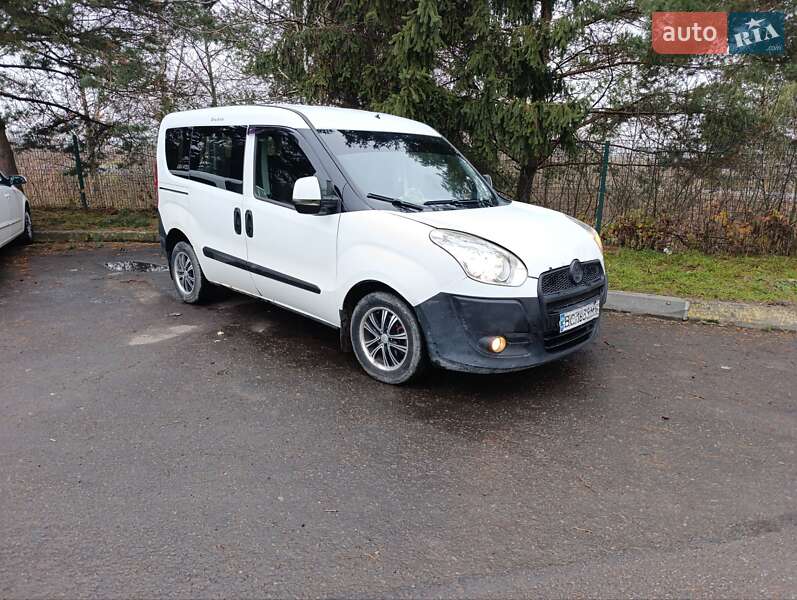 Вантажопасажирський фургон Fiat Doblo 2012 в Львові