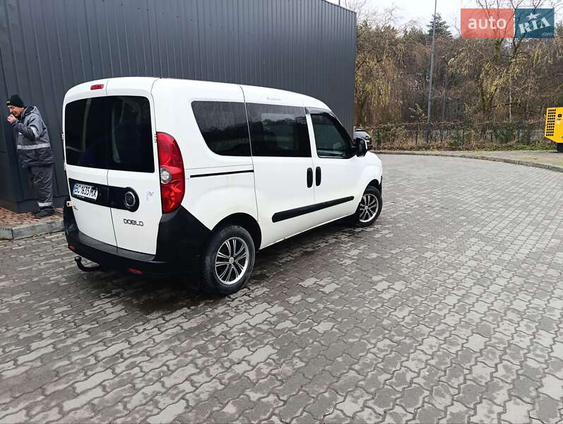 Вантажопасажирський фургон Fiat Doblo 2012 в Львові