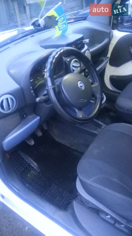 Мінівен Fiat Doblo 2005 в Ромнах