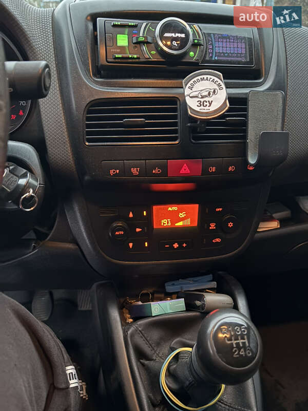 Вантажний фургон Fiat Doblo 2014 в Києві фото 5 Вантажний фургон Fiat Doblo 2014 в Києві