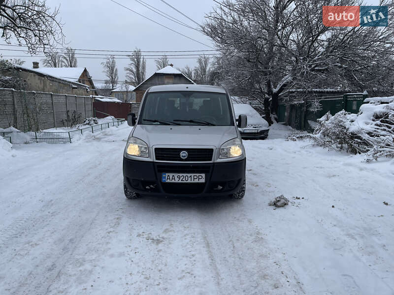 Минивэн Fiat Doblo 2006 в Киеве