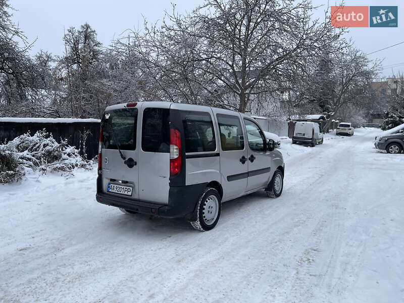 Минивэн Fiat Doblo 2006 в Киеве