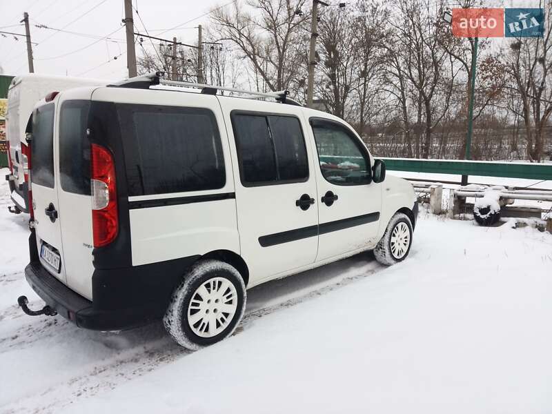 Минивэн Fiat Doblo 2008 в Киеве