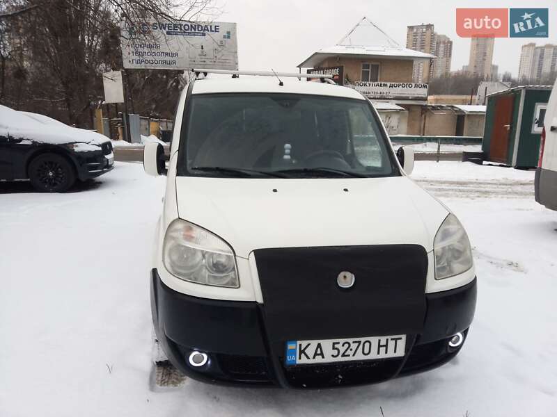 Минивэн Fiat Doblo 2008 в Киеве