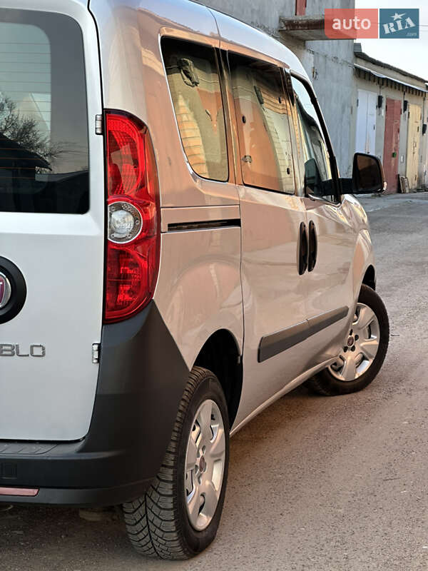 Минивэн Fiat Doblo 2011 в Николаеве