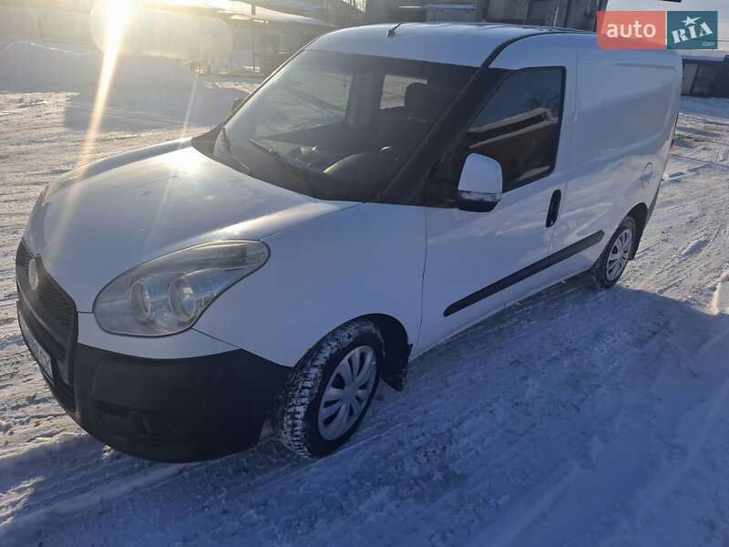 Грузопассажирский фургон Fiat Doblo 2011 в Житомире