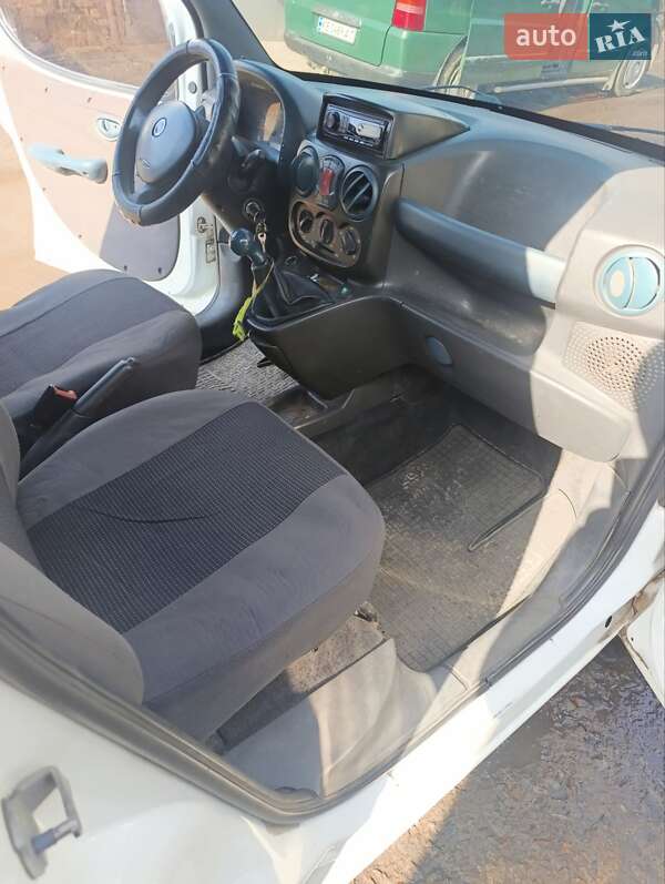 Вантажний фургон Fiat Doblo 2001 в Кривому Розі