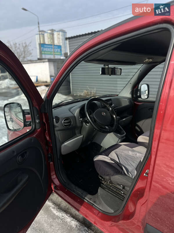Минивэн Fiat Doblo 2011 в Киеве