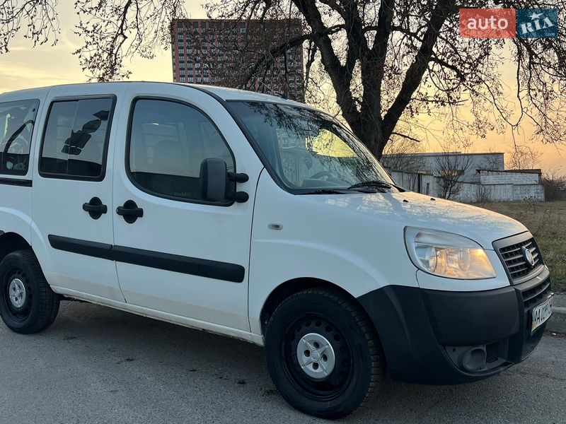 Минивэн Fiat Doblo 2013 в Киеве