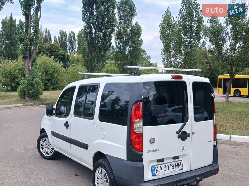 Минивэн Fiat Doblo 2008 в Киеве